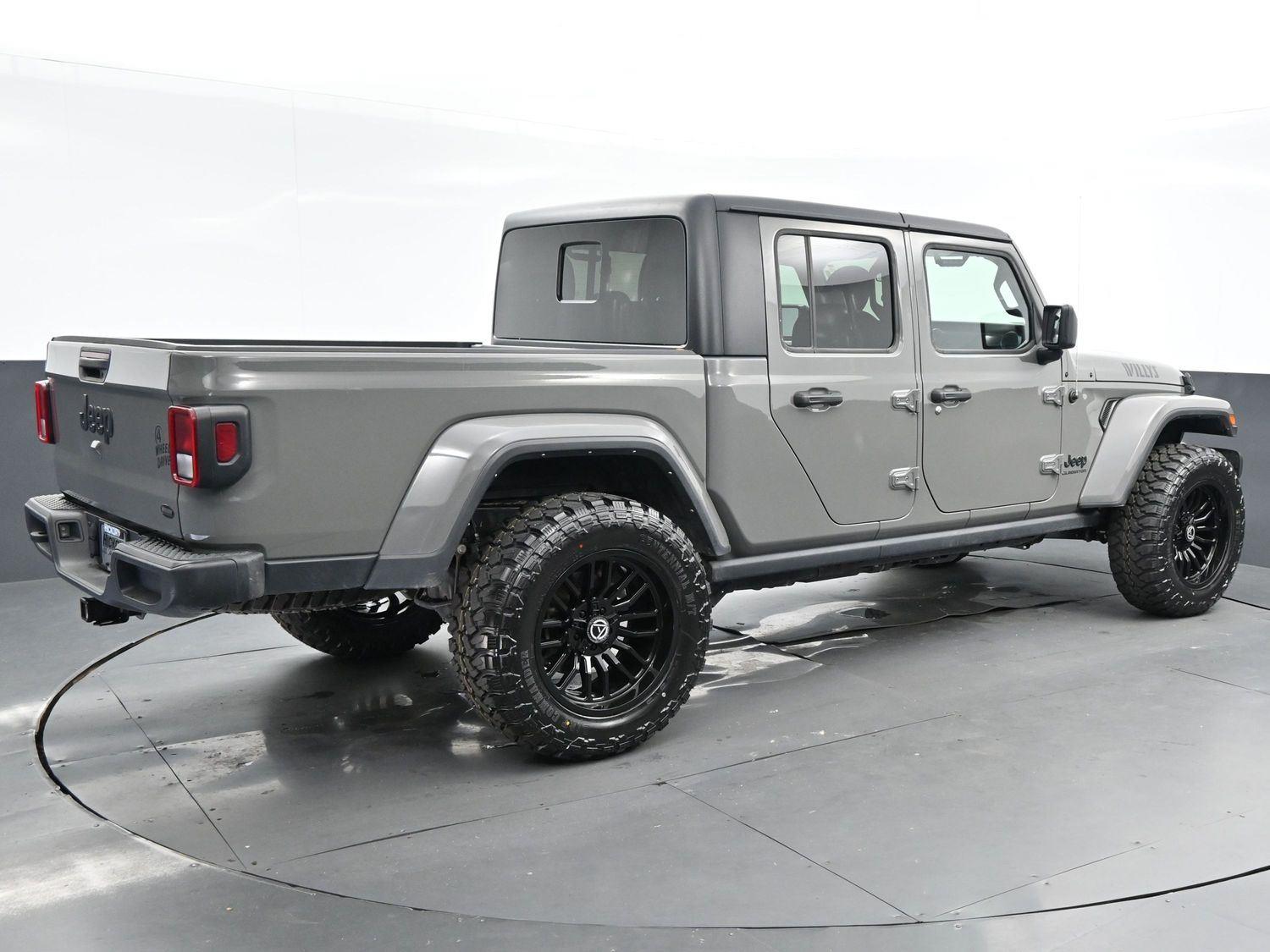 2021 Jeep Gladiator Willys photo 3
