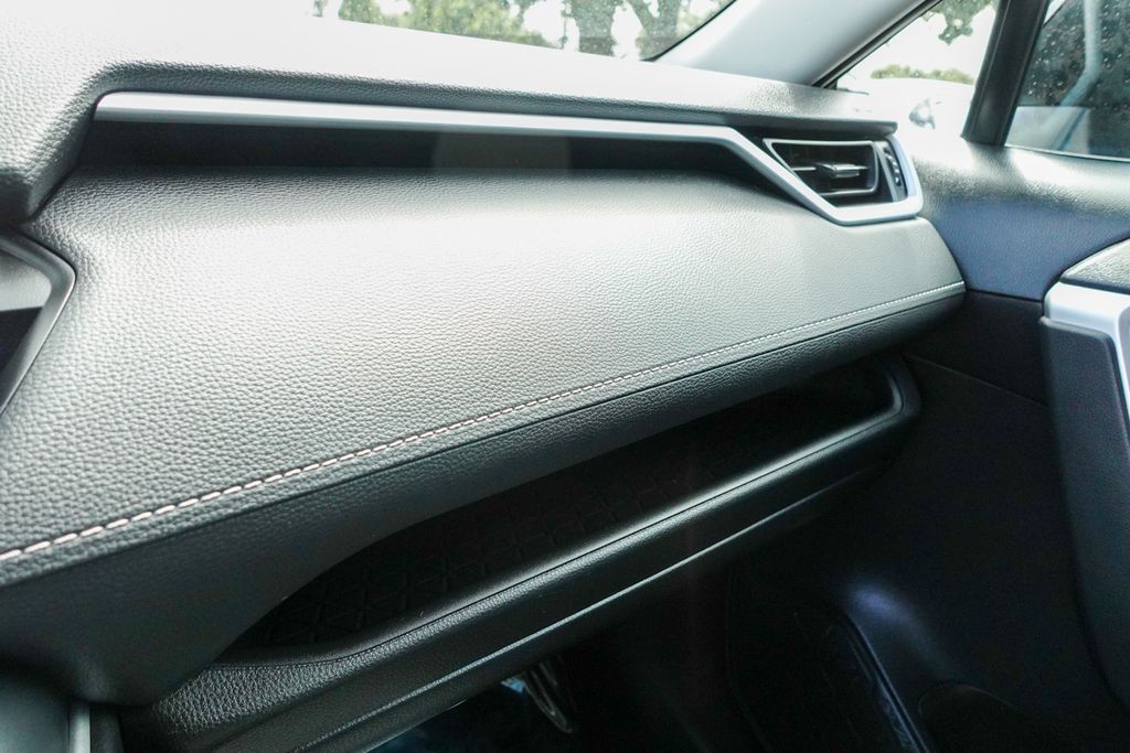 2023 Toyota RAV4 XLE photo 24