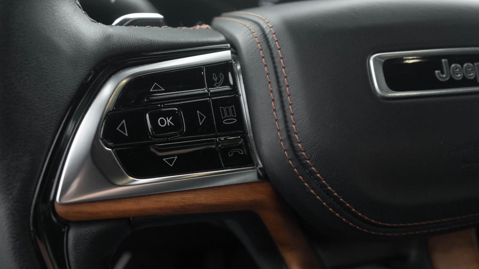 2023 Jeep Grand Cherokee L Summit Reserve photo 23
