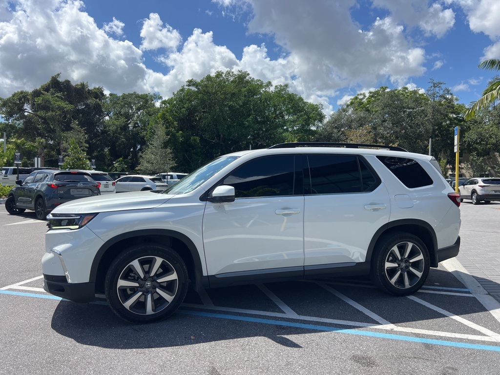 2023 Honda Pilot Touring photo 2