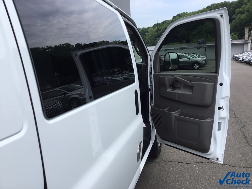 2017 Chevrolet Express 3500 Work Van photo 21