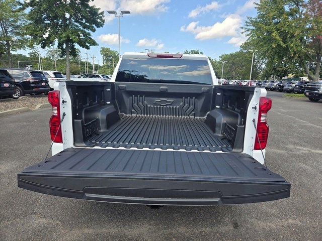 2026 Chevrolet Silverado photo 4