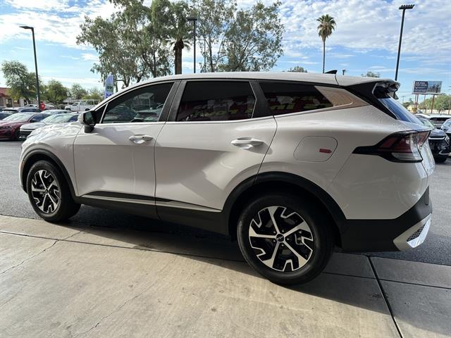 2025 Kia Sportage EX photo 2