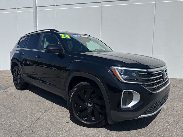 Used 2024 Volkswagen Atlas SE w/Tech with VIN 1V2HR2CA3RC584963 for sale in Kansas City