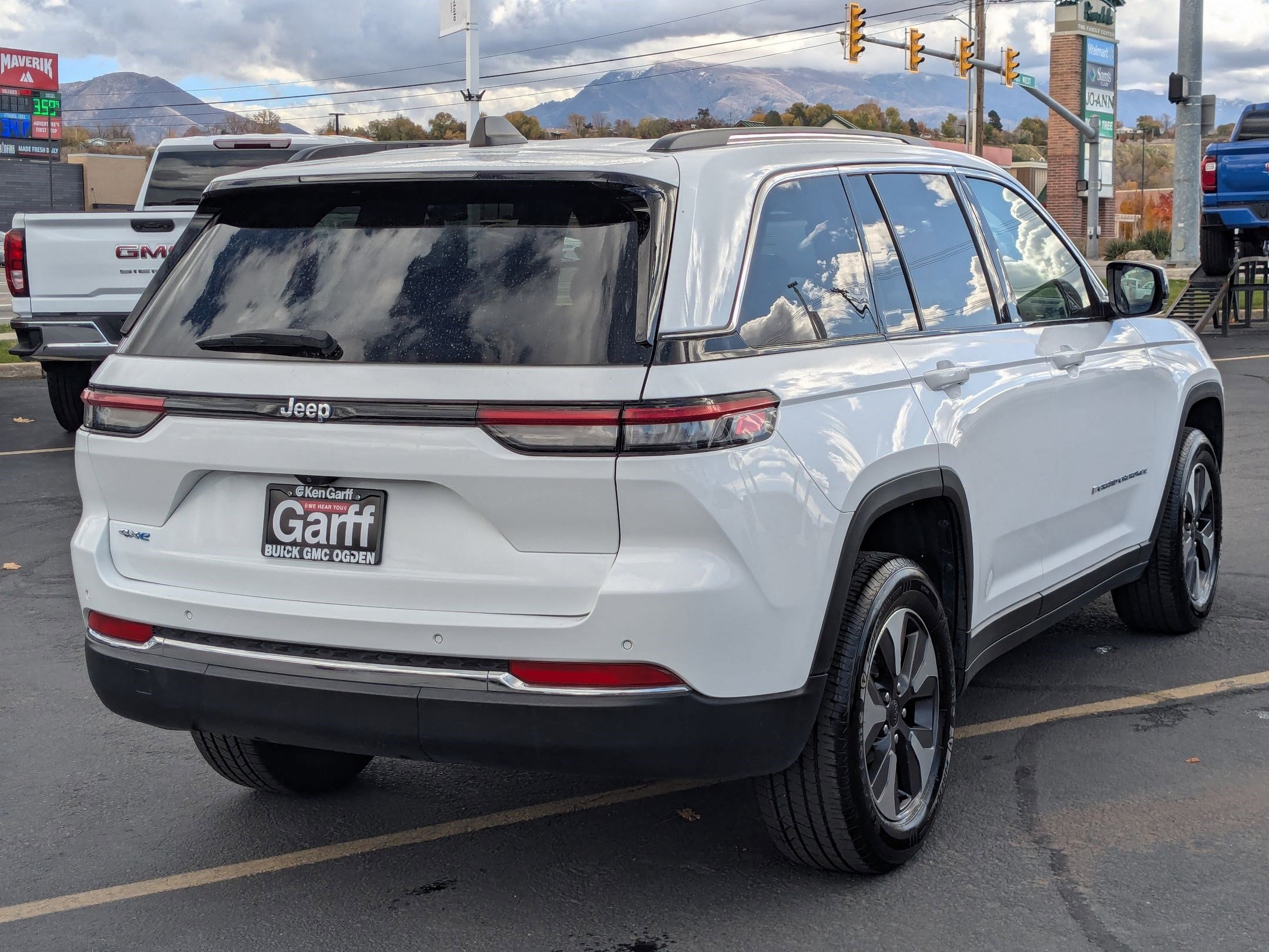 2024 Jeep Cherokee Limited 4xe photo 2