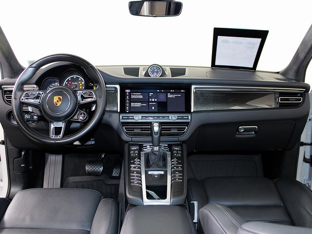 2021 Porsche Macan Turbo photo 13