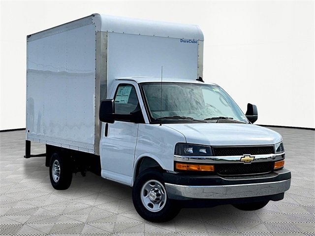 2025 Chevrolet Express Cutaway Base's photo