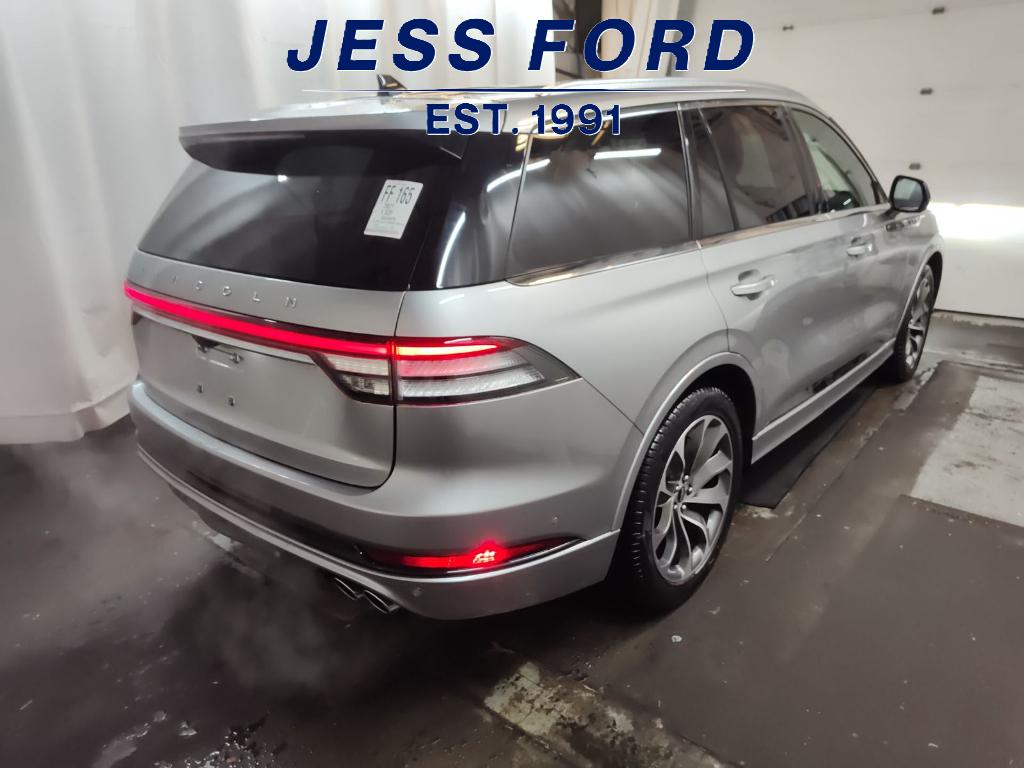 2021 Lincoln Aviator Grand Touring photo 3