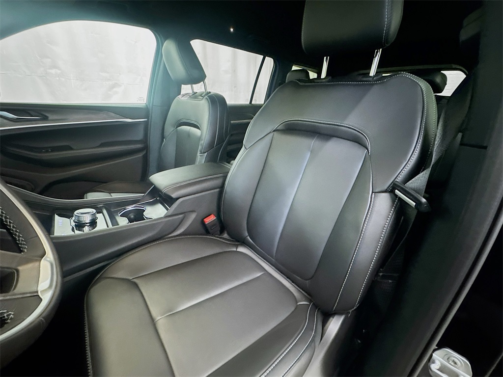 2025 Jeep Grand Cherokee Limited photo 17
