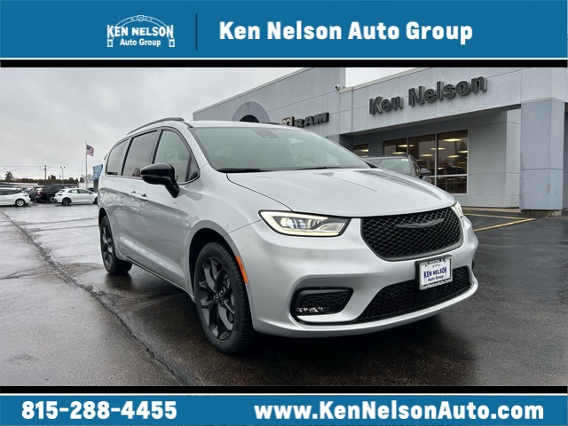 2026 Chrysler Pacifica Limited's photo