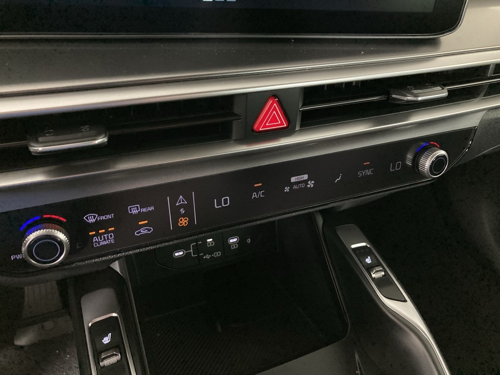 2025 Kia Sorento S photo 8