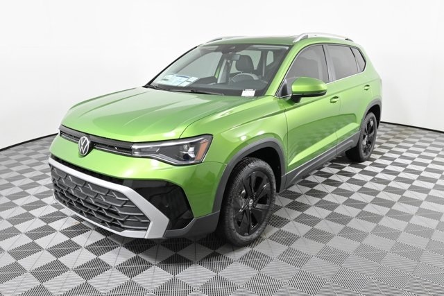 2025 Volkswagen Taos SE photo 2