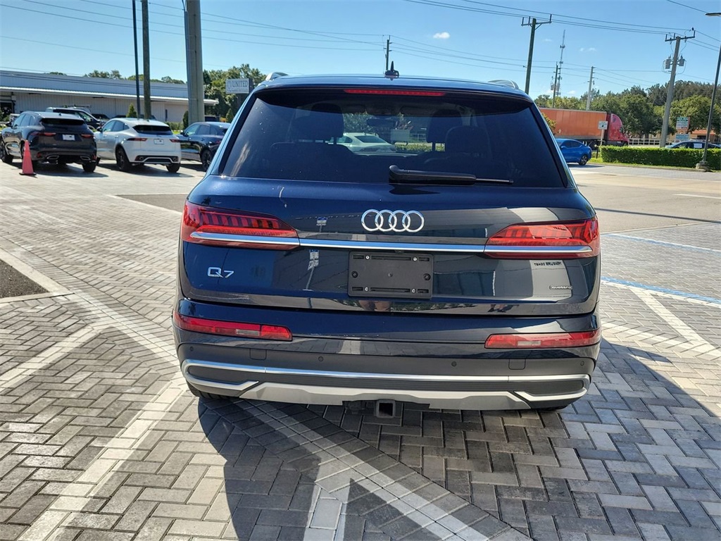 2023 Audi Q7 45 Premium Plus photo 4