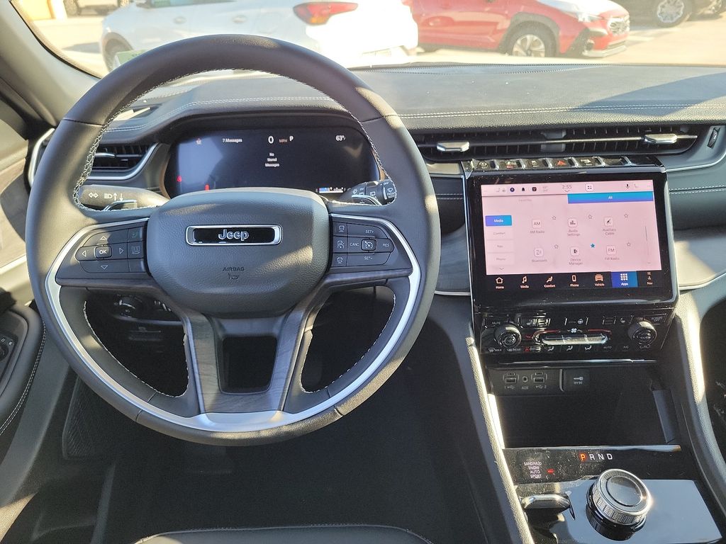 2025 Jeep Grand Cherokee Limited photo 2