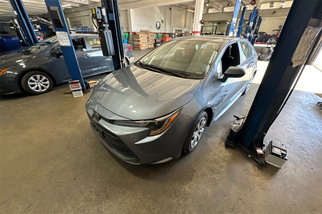 Used 2025 Toyota Corolla LE with VIN 5YFB4MDE4SP305469 for sale in Northfield, Minnesota