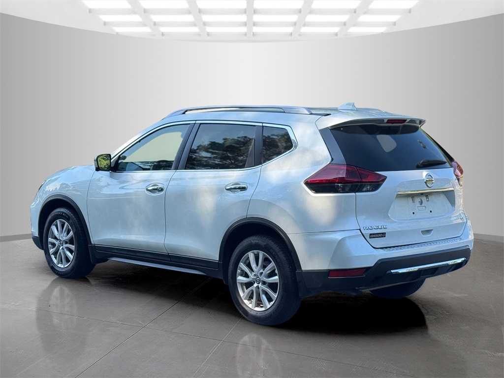2018 Nissan Rogue SV photo 4