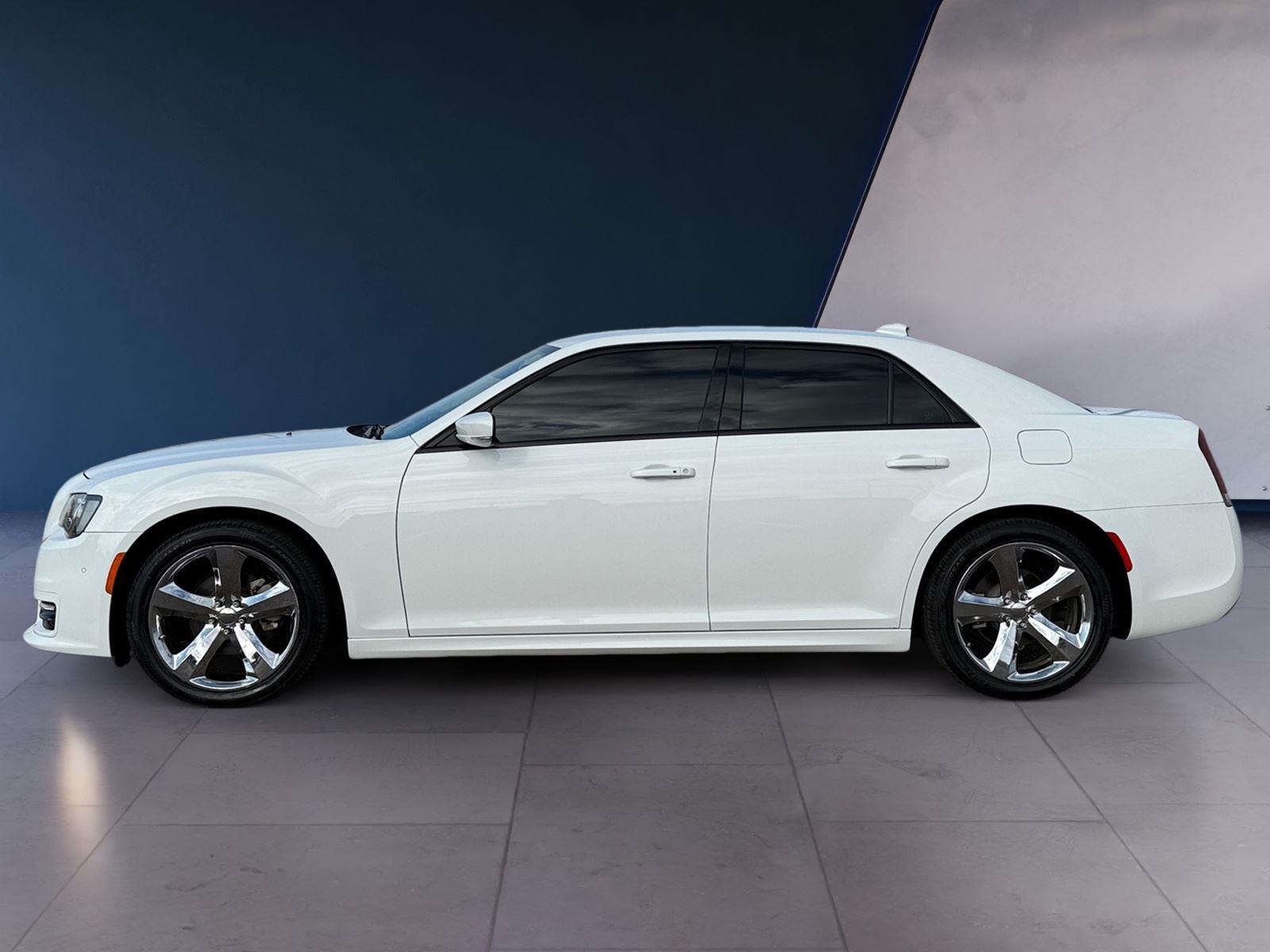 2022 Chrysler 300 Touring L photo 2