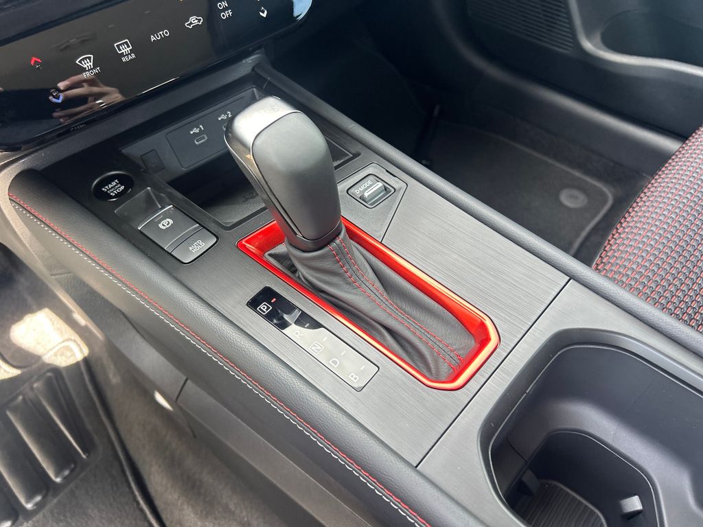 2026 Nissan Kicks SR photo 29