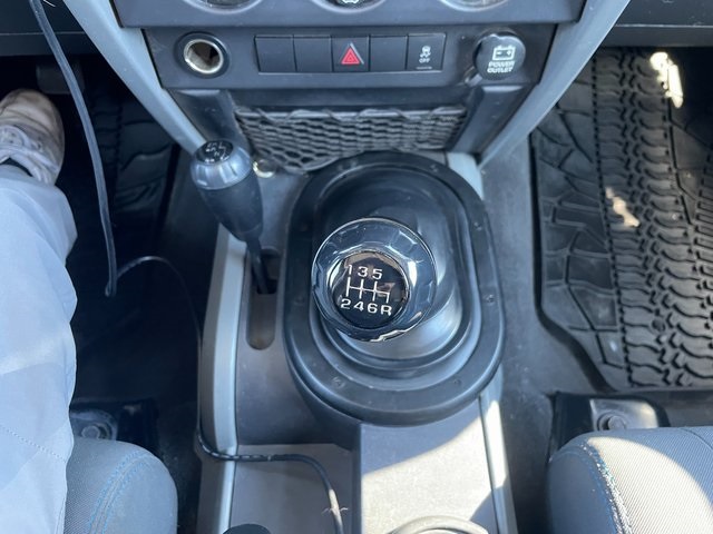 2010 Jeep Wrangler Unlimited Islander photo 21