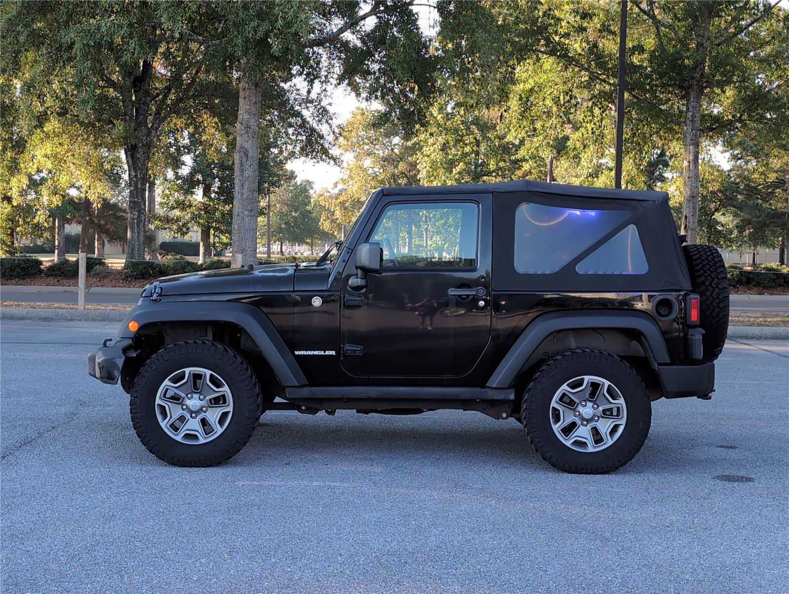 2013 Jeep Wrangler Rubicon photo 2