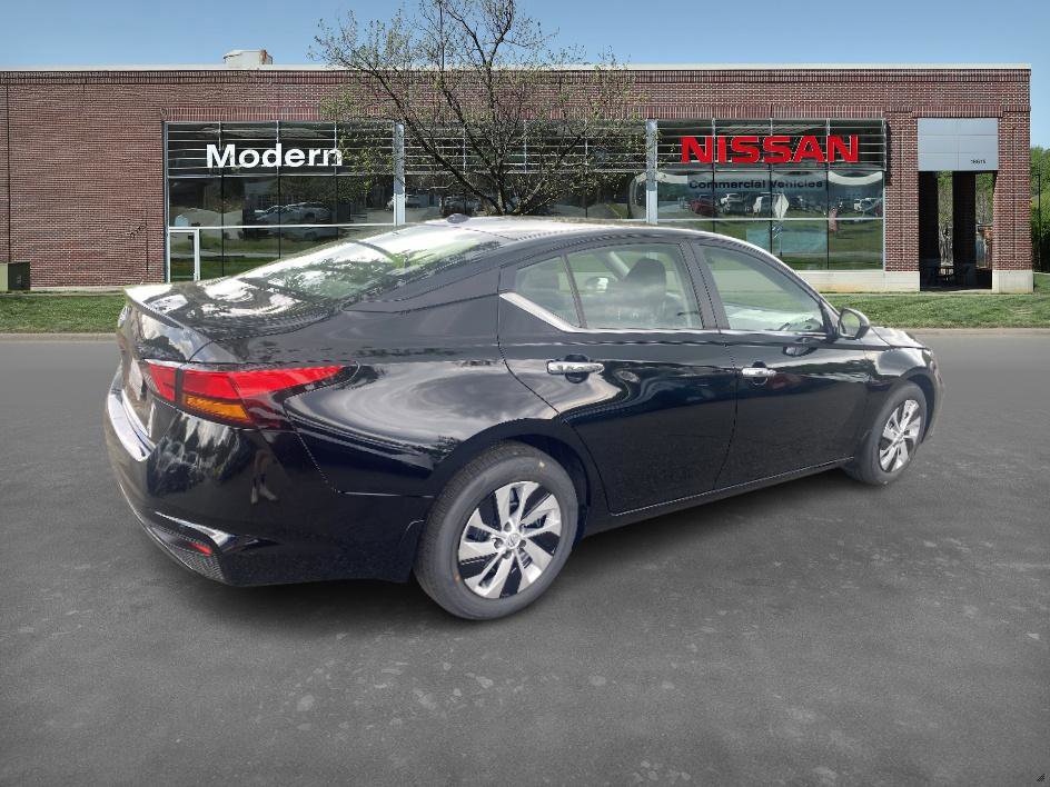 2025 Nissan Altima S photo 4