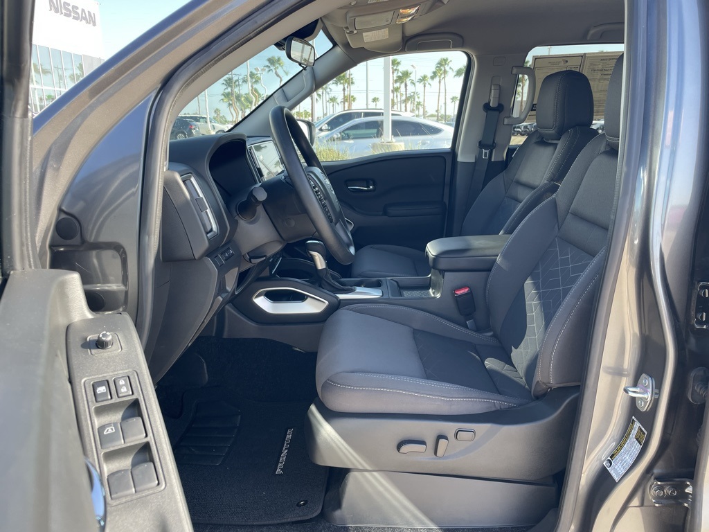 2025 Nissan Frontier SV photo 13