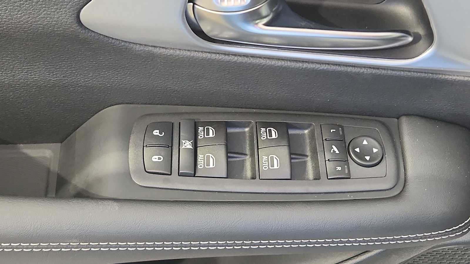 2026 Chrysler Pacifica Limited photo 16