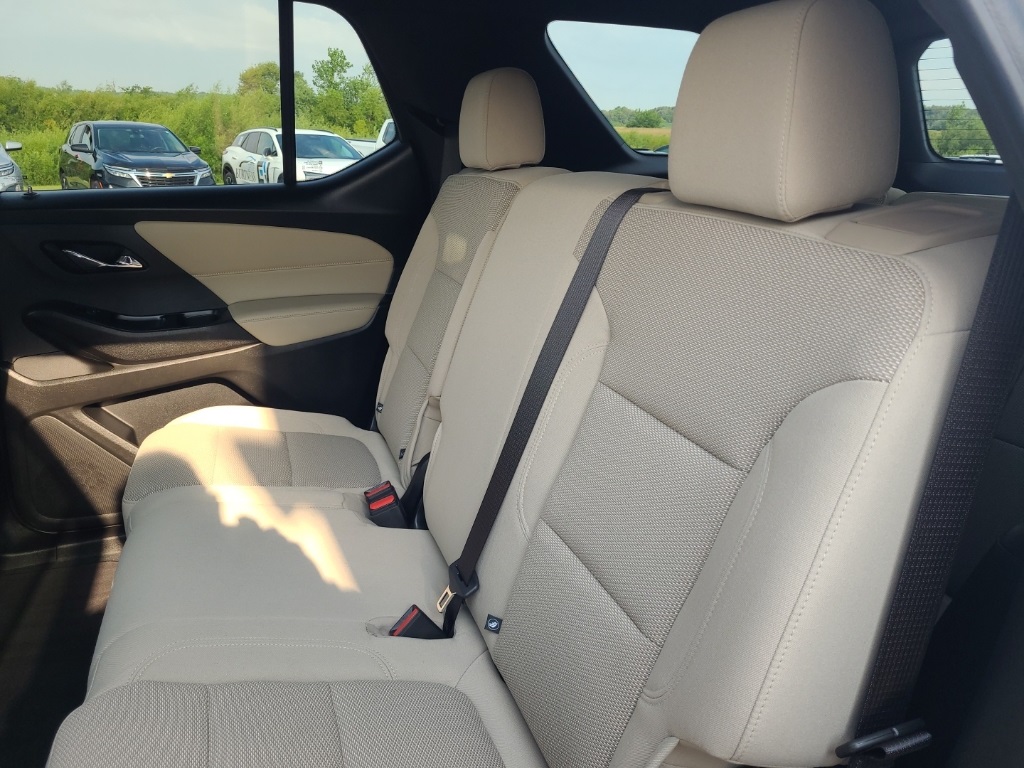 2022 Chevrolet Traverse LS photo 11