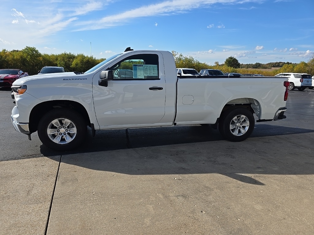 2024 Chevrolet Silverado 1500 photo 2