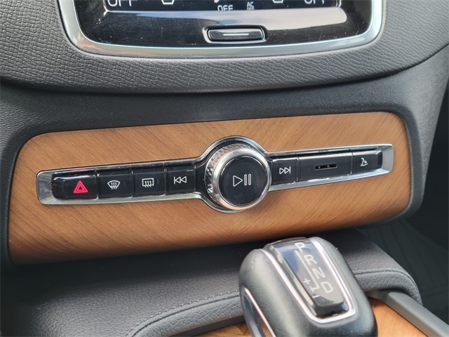 2022 Volvo XC90 Momentum photo 23