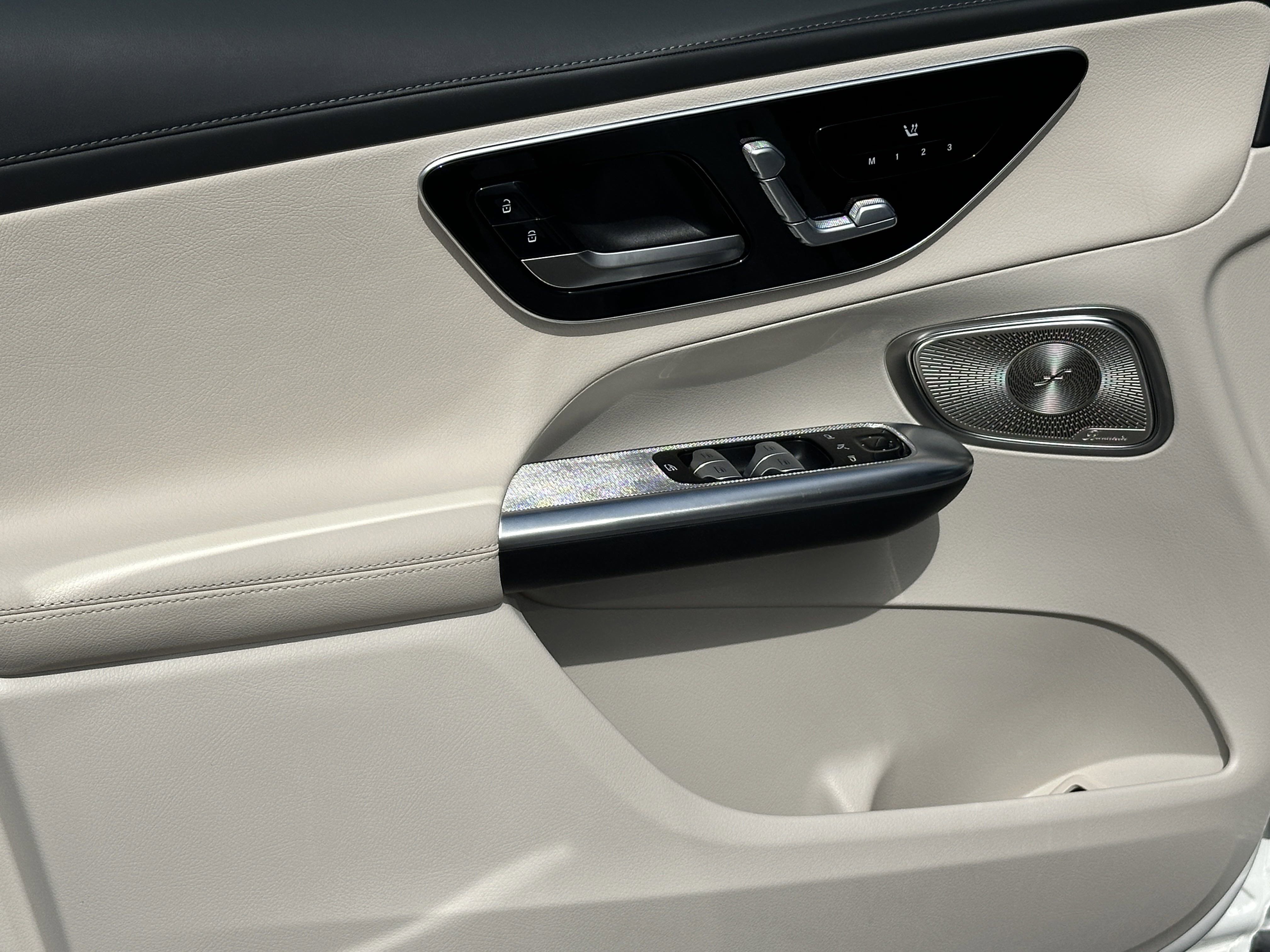 2025 Mercedes Benz GLC 350e 4MATIC photo 3