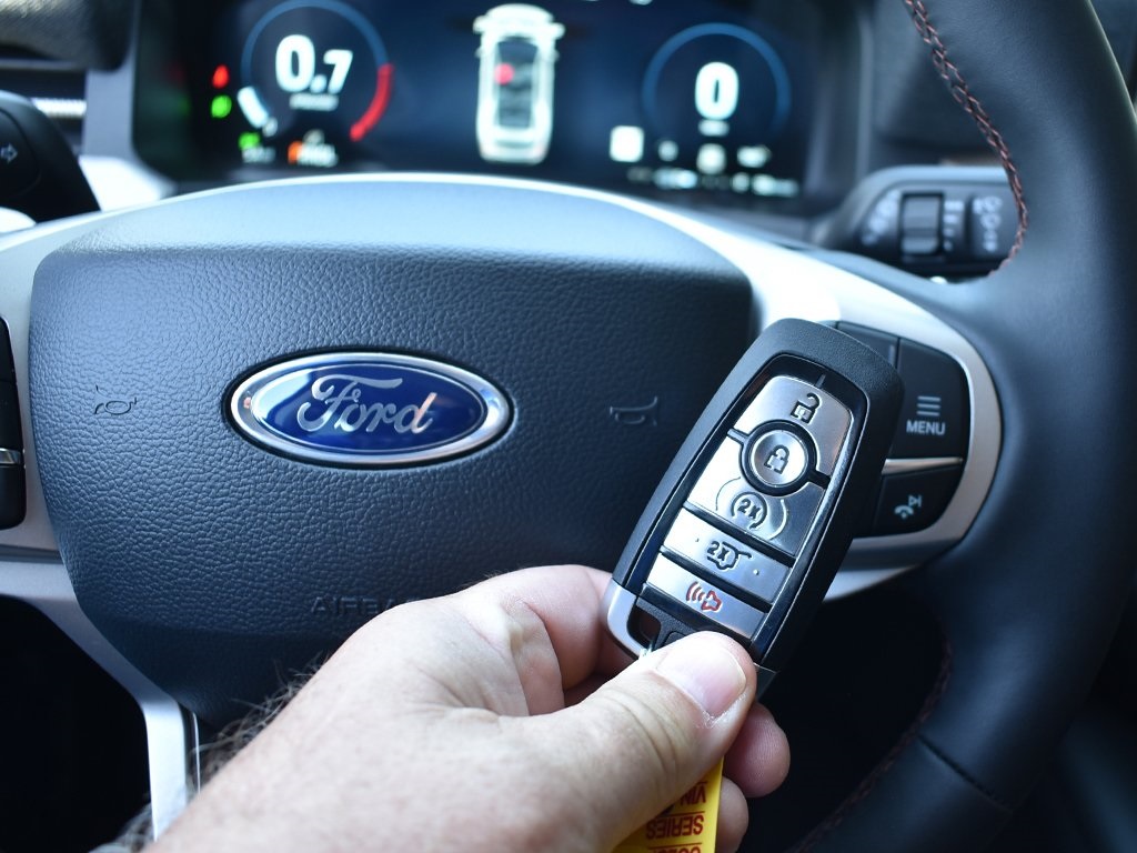 2025 Ford Explorer photo 10
