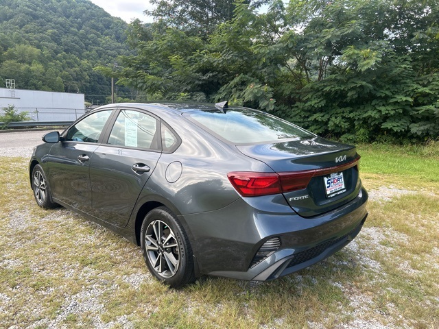 2023 Kia Forte LXS photo 4