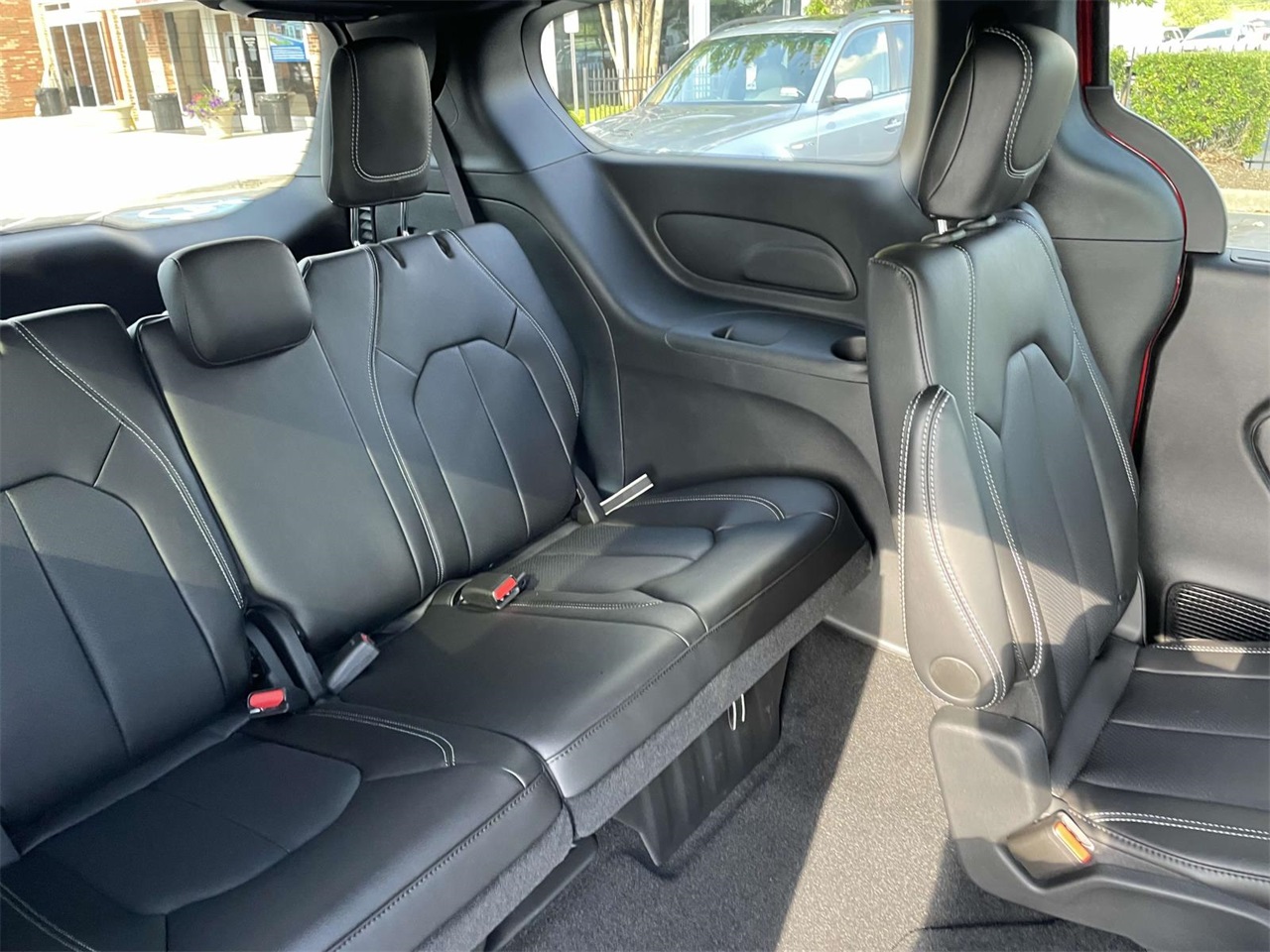 2025 Chrysler Pacifica photo 26
