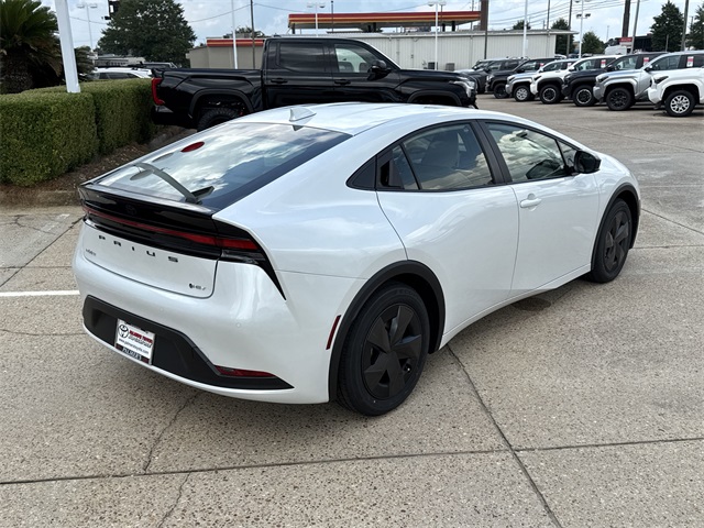 2025 Toyota Prius LE photo 3