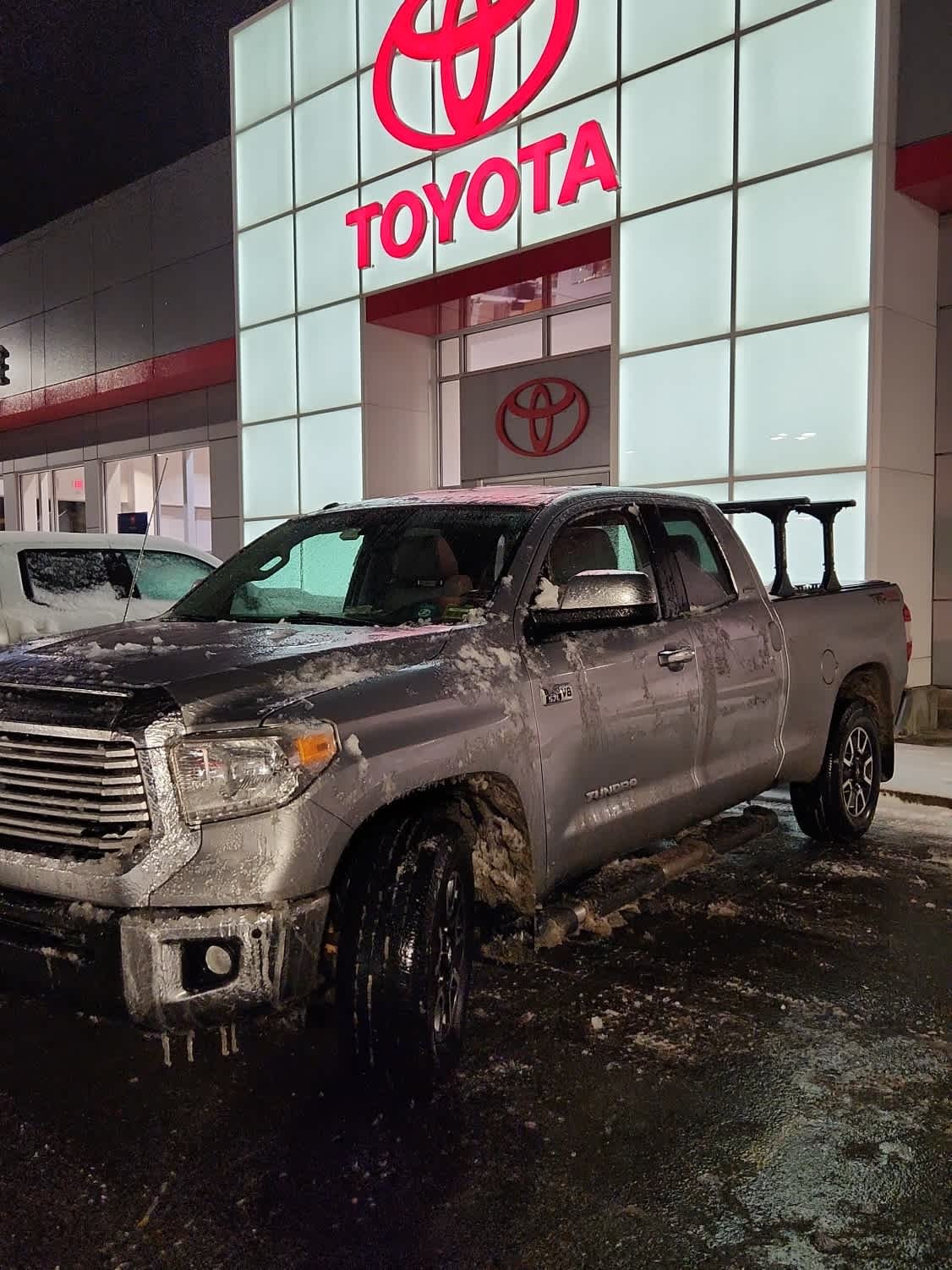 2016 Toyota Tundra Limited's photo