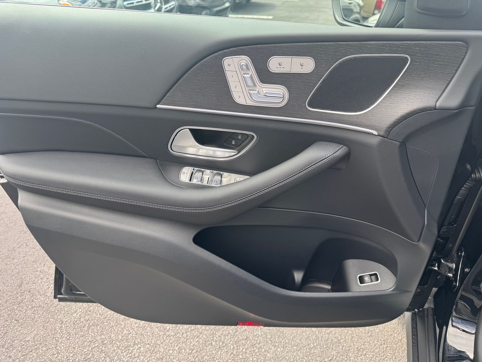 2026 Mercedes Benz GLE 350 4MATIC photo 3