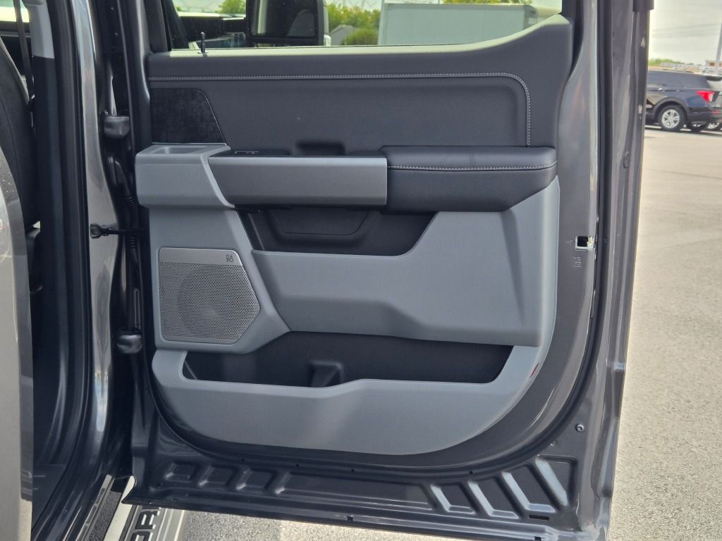 2026 Ford F-350 photo 7