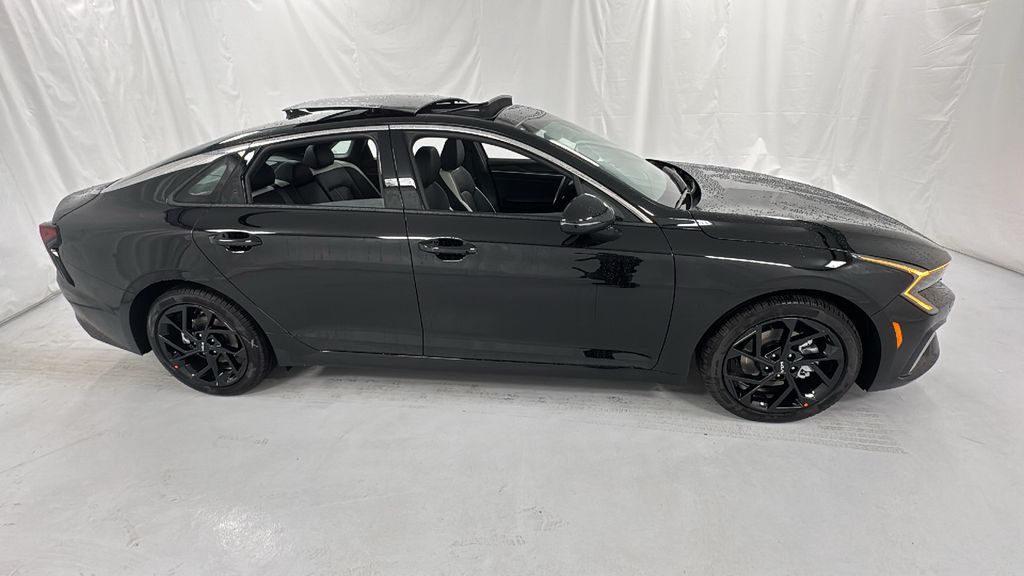 2026 Kia K5 GT-Line photo 2