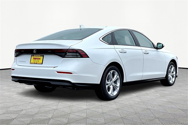 2025 Honda Accord LX photo 14