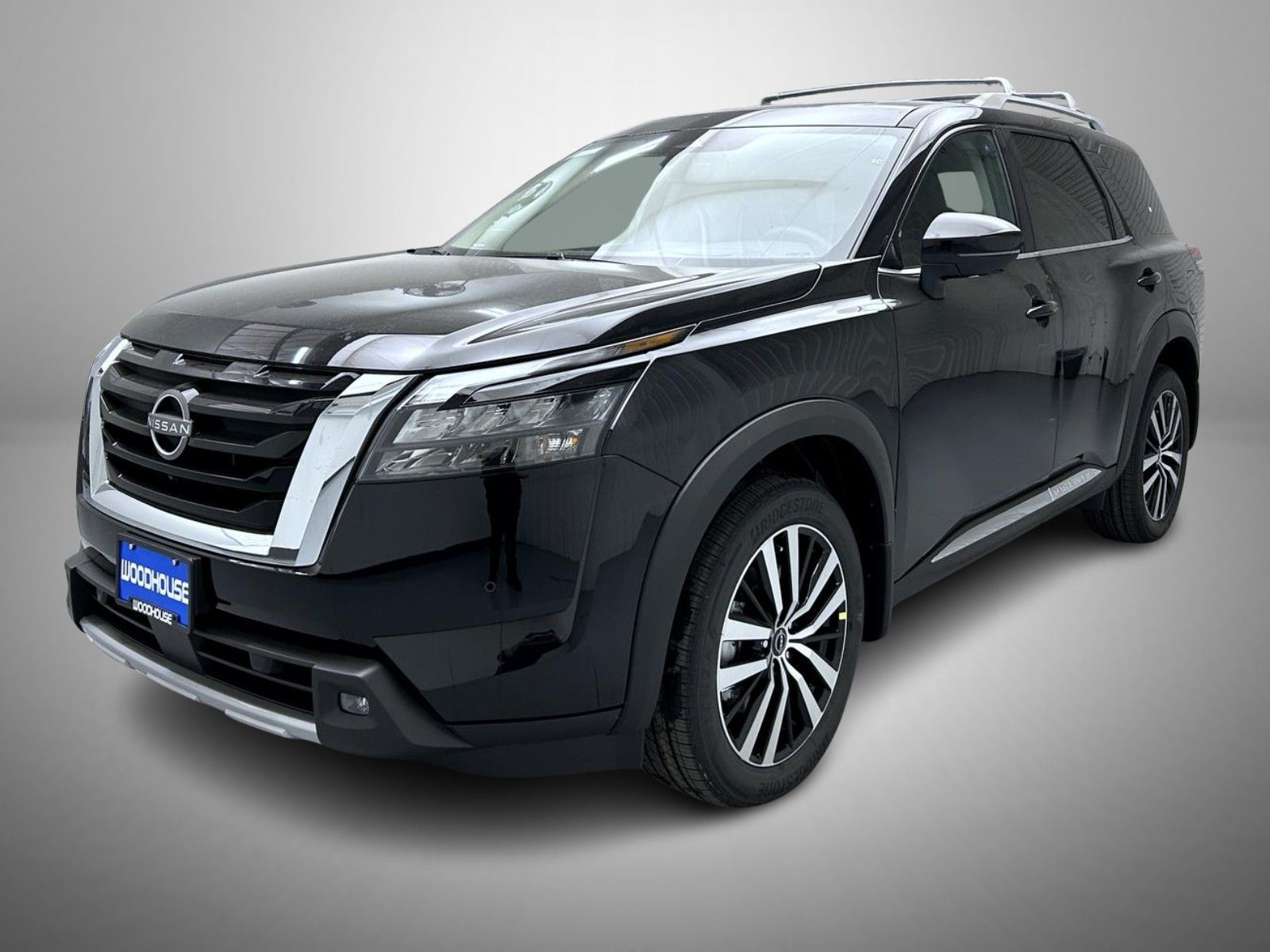 2025 Nissan Pathfinder Platinum's photo
