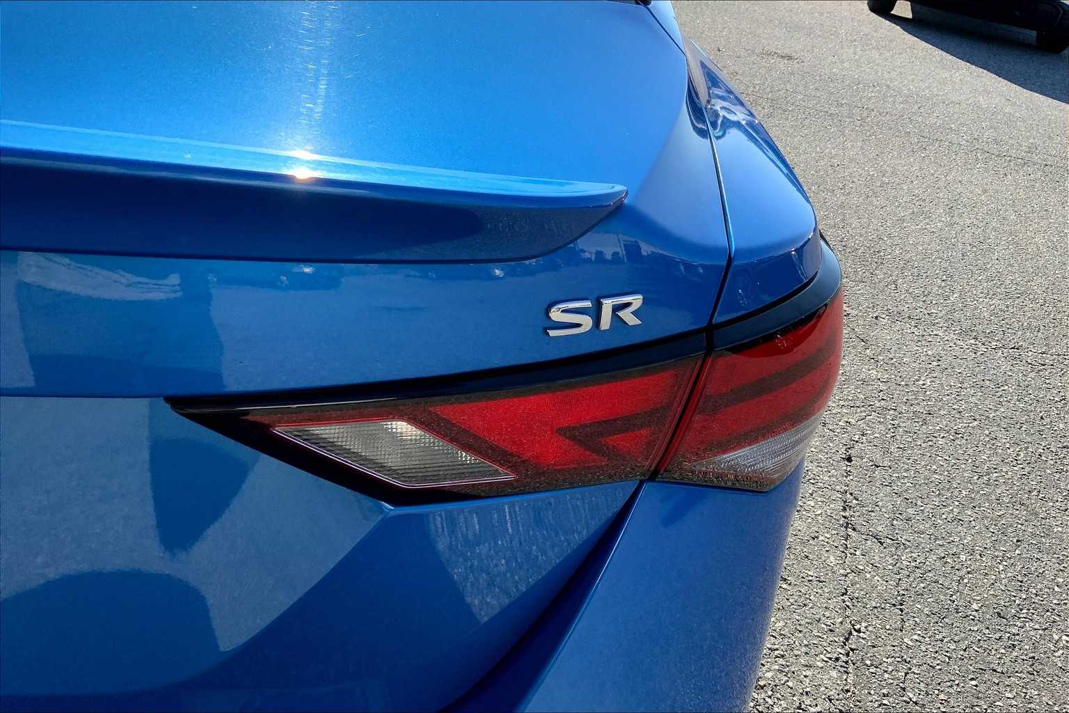 2022 Nissan Sentra SR photo 9