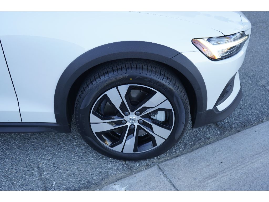 2024 Volvo V60 B5 photo 3