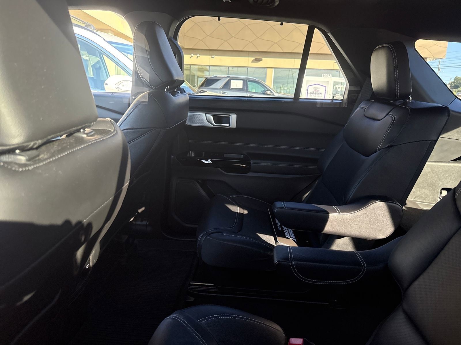 2023 Ford Explorer ST photo 9