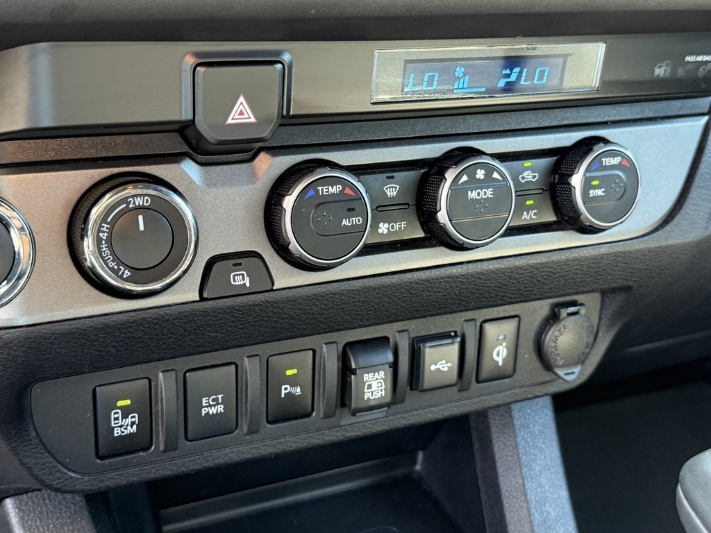 2022 Toyota Tacoma TRD Off-Road photo 25