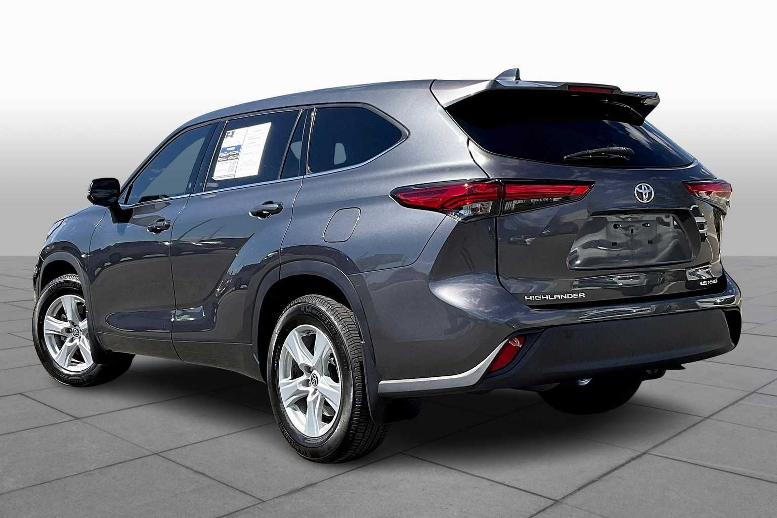 2020 Toyota Highlander LE photo 11