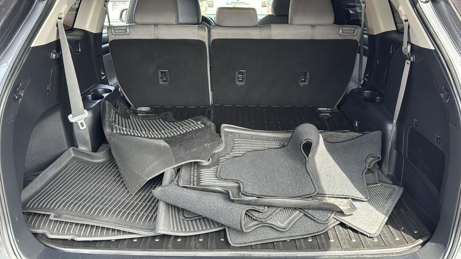 2023 Toyota Highlander Hybrid LE photo 27