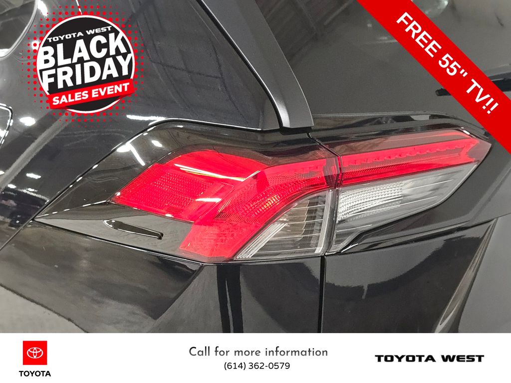 2023 Toyota RAV4 LE photo 3