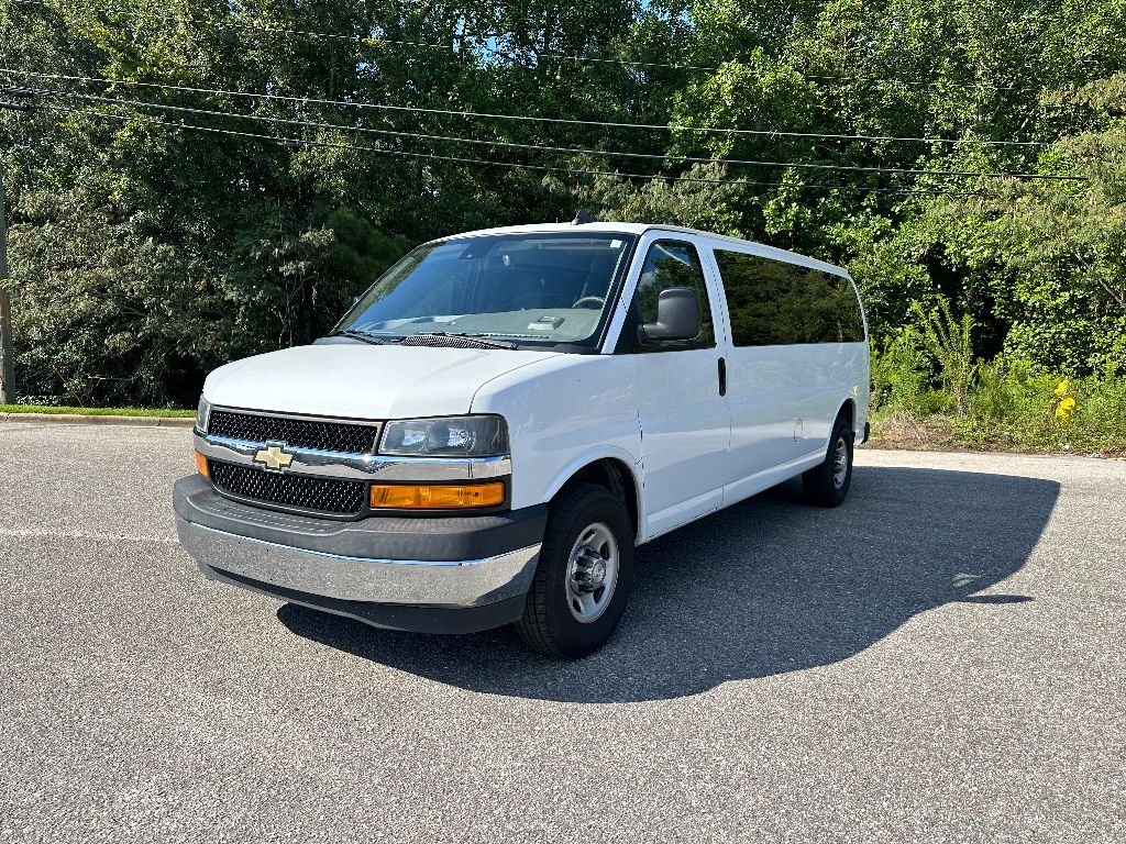 2019 Chevrolet Express Passenger 3500 LT photo 2