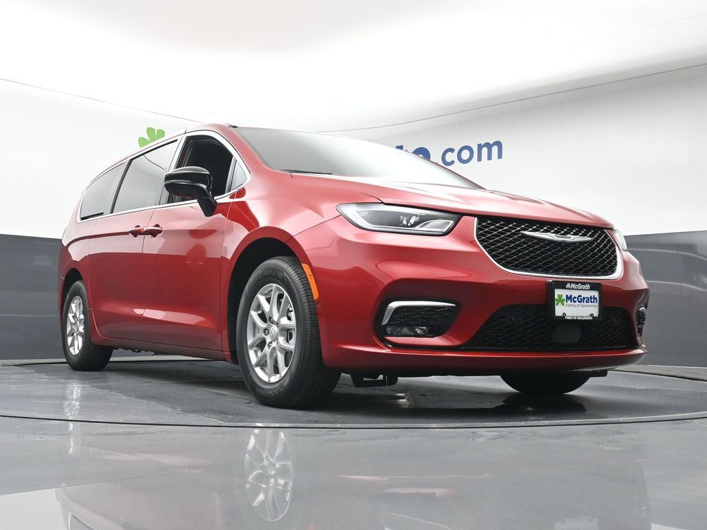 2026 Chrysler Pacifica photo 21